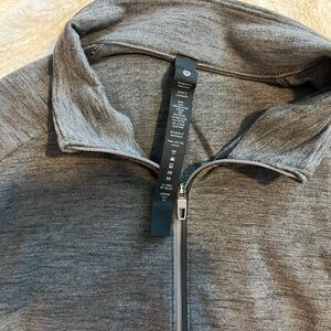 Lulu Men’s Grey Quarter Zip (like new)!